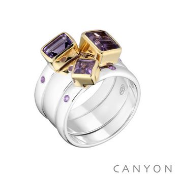 Bague 3 anneaux imbriques décoré d'amethyste violette carre et rectangle, collet en laiton et 2 microoxydes sur l'anneau de chaque cote des pierres argent 925 - Canyon