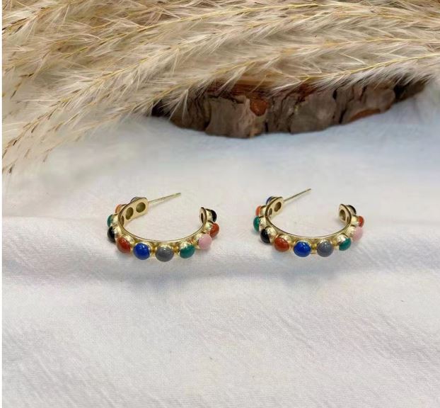 Boucles d\'oreilles perles multicouleurs demi créoles acier inoxydable doré puces - Mile Mila