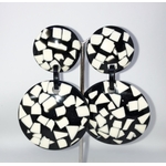 www.labellesimonebijoux.frboucles-oreillesbo-marion-godartbo-confettis-ivoire-et-noir-resine-clips-marion-godart.html