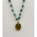 Collier religieux perles de verre vertes médaille jaune recto-verso madone-croix  chaine argenté 44cm + ralonge  - La belle Simone Bijoux 35 2
