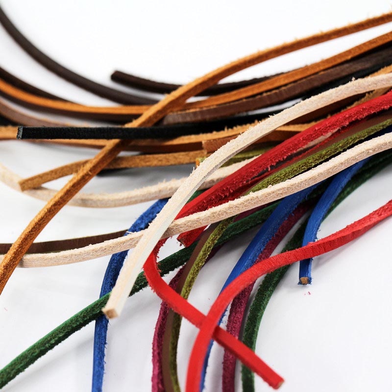 Bouton de col - lacets en cuir