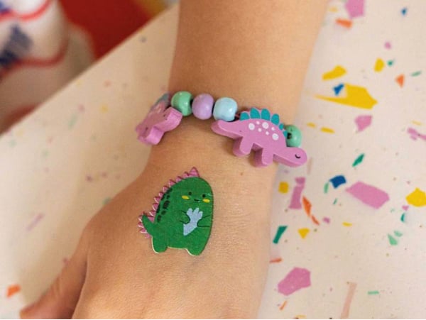 mon-kit-bijou-enfant-bracelet-dinosaures-2