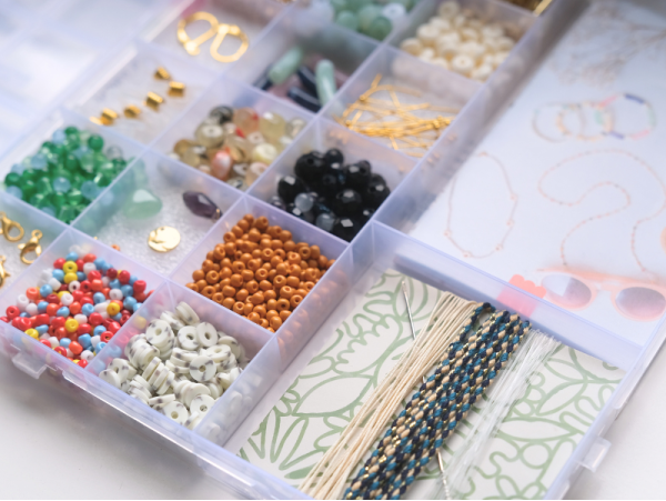 maxi-boite-matcha-20-compartiments-perles-apprets-pour-creation-de-bijoux-2