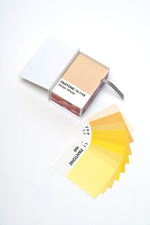 pantone-postikorttipaketti-9780811877541-ff10e87795b3-2