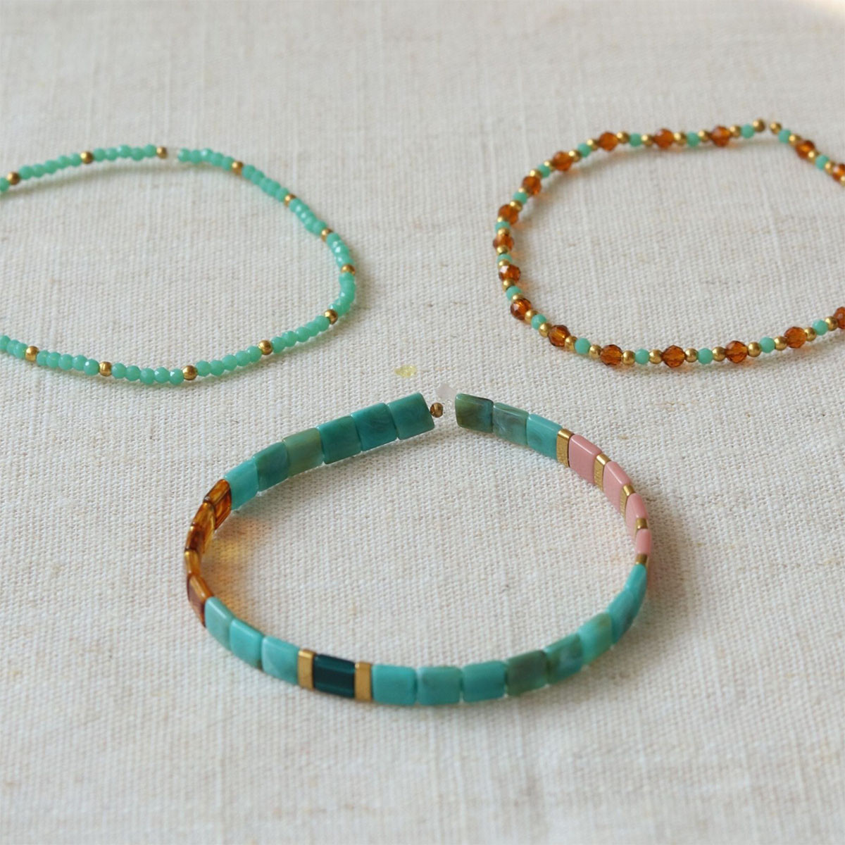 diy-bijouterie-mon-set-de-bracelets-perles-dore-4