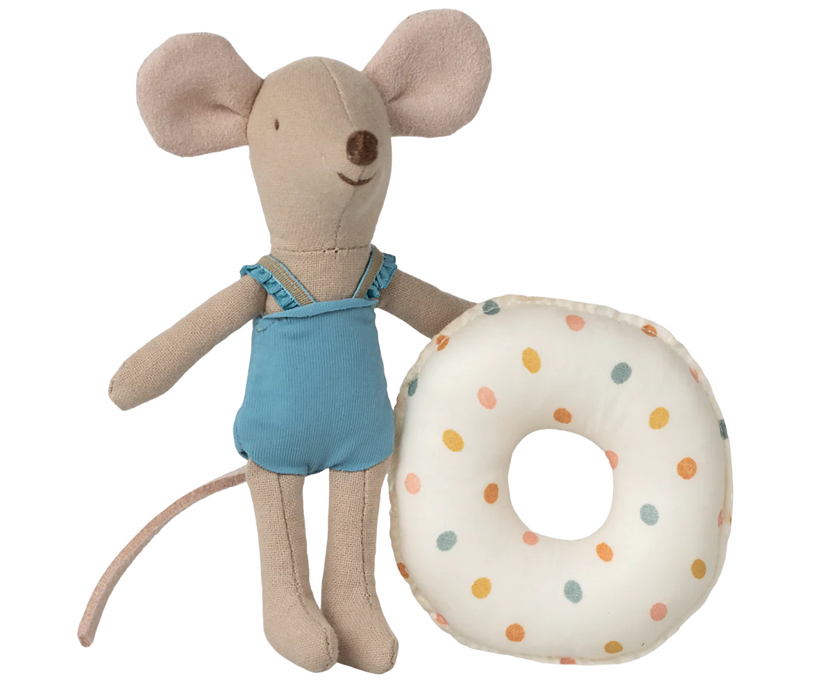 Maileg_little_sister_beach_mouse_in_blue_swimsuit.webp