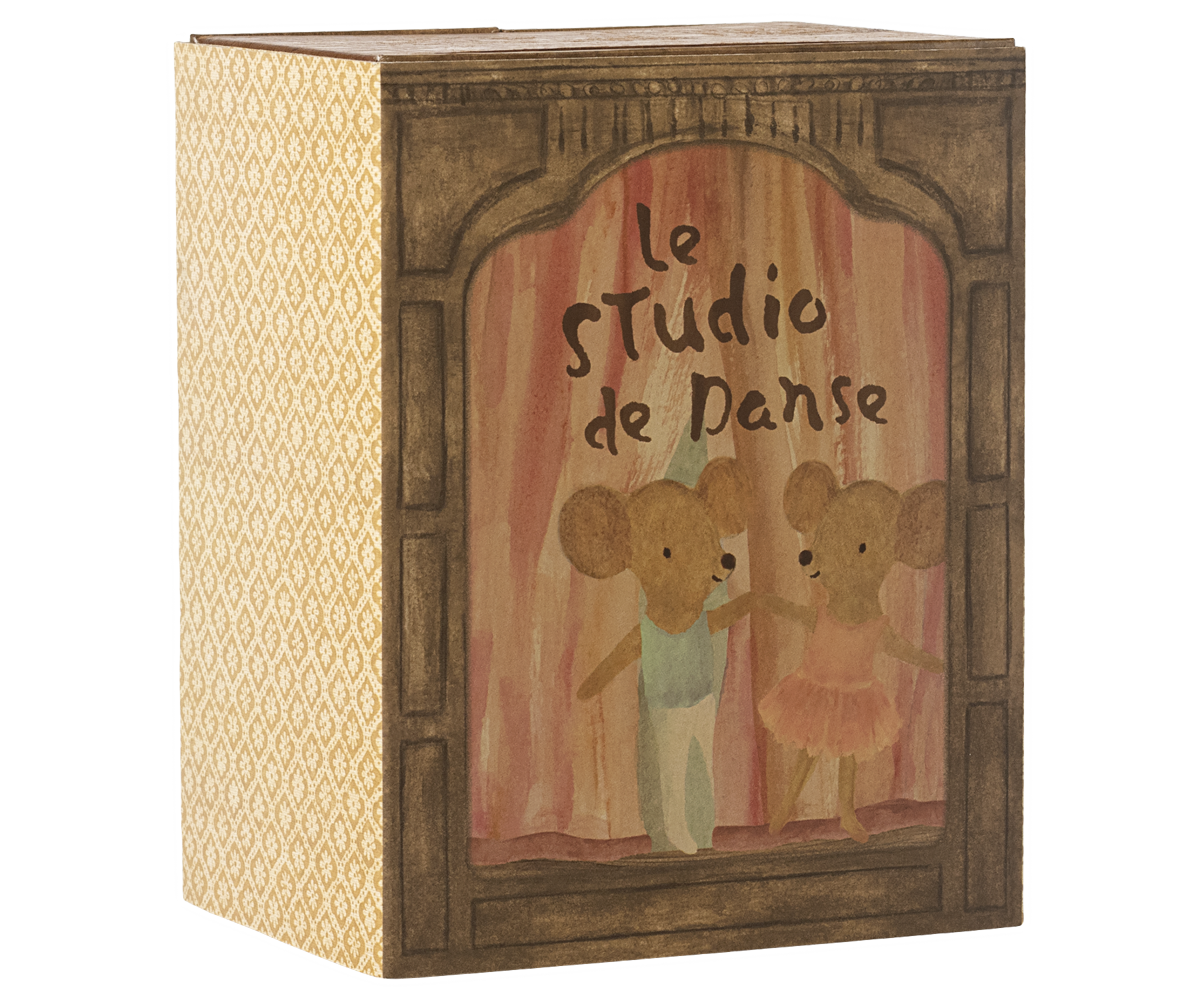 COLOURBOX68267947