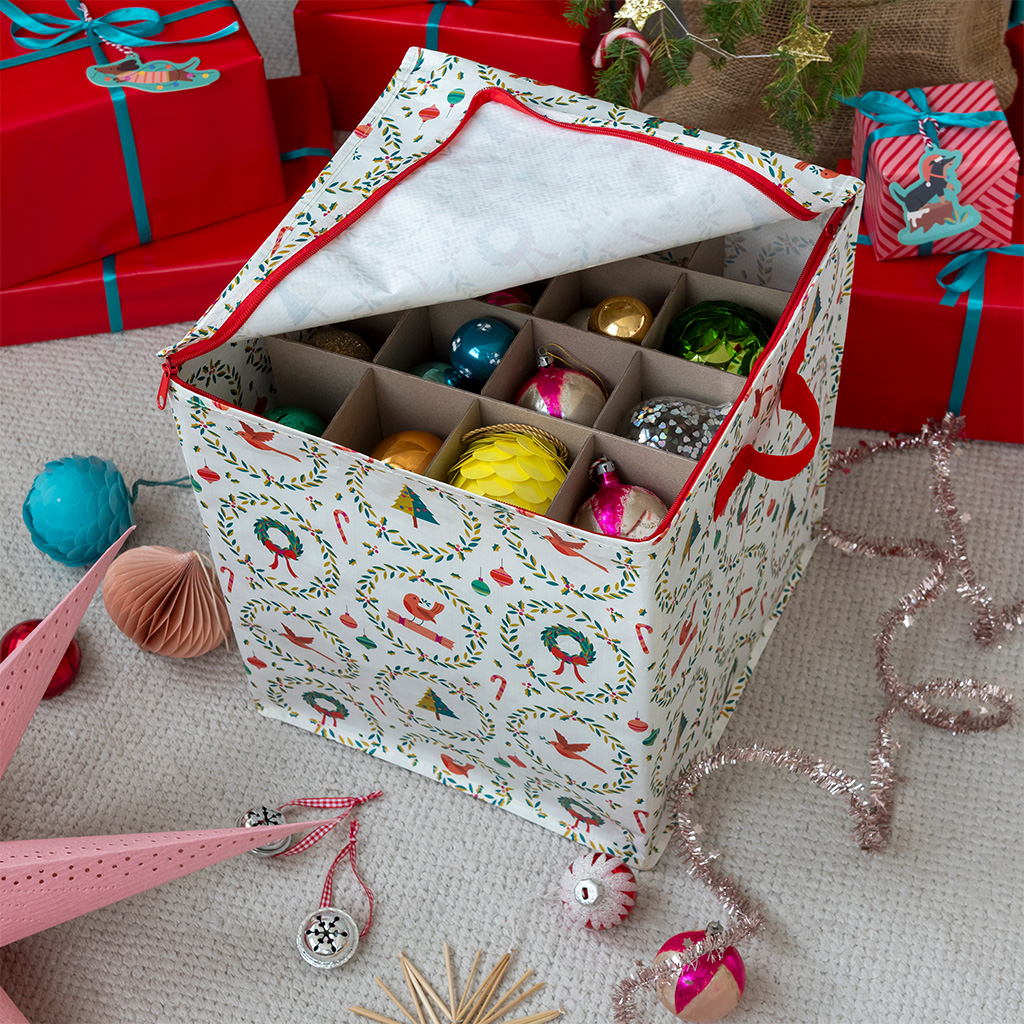 31584-robin-christmas-decoration-bag_1_lifestyle
