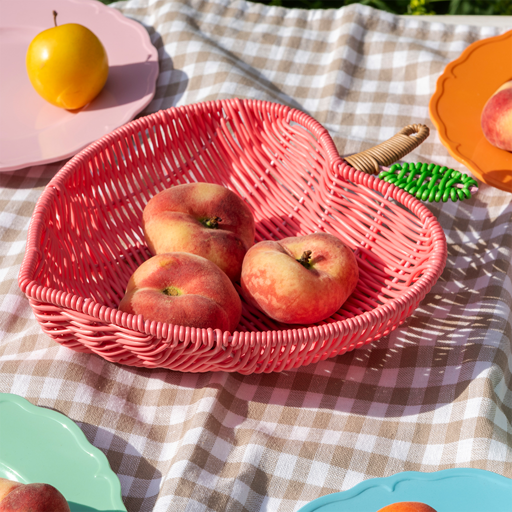 31379-fruit-shaped-woven-basket-strawberry_lifestyle