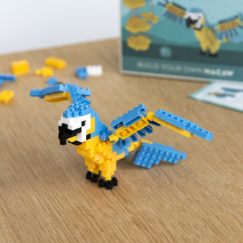31937-build-your-own-animal-model-brick-kit-macaw-lifestyle