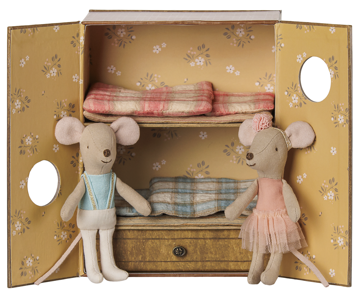 COLOURBOX72070643
