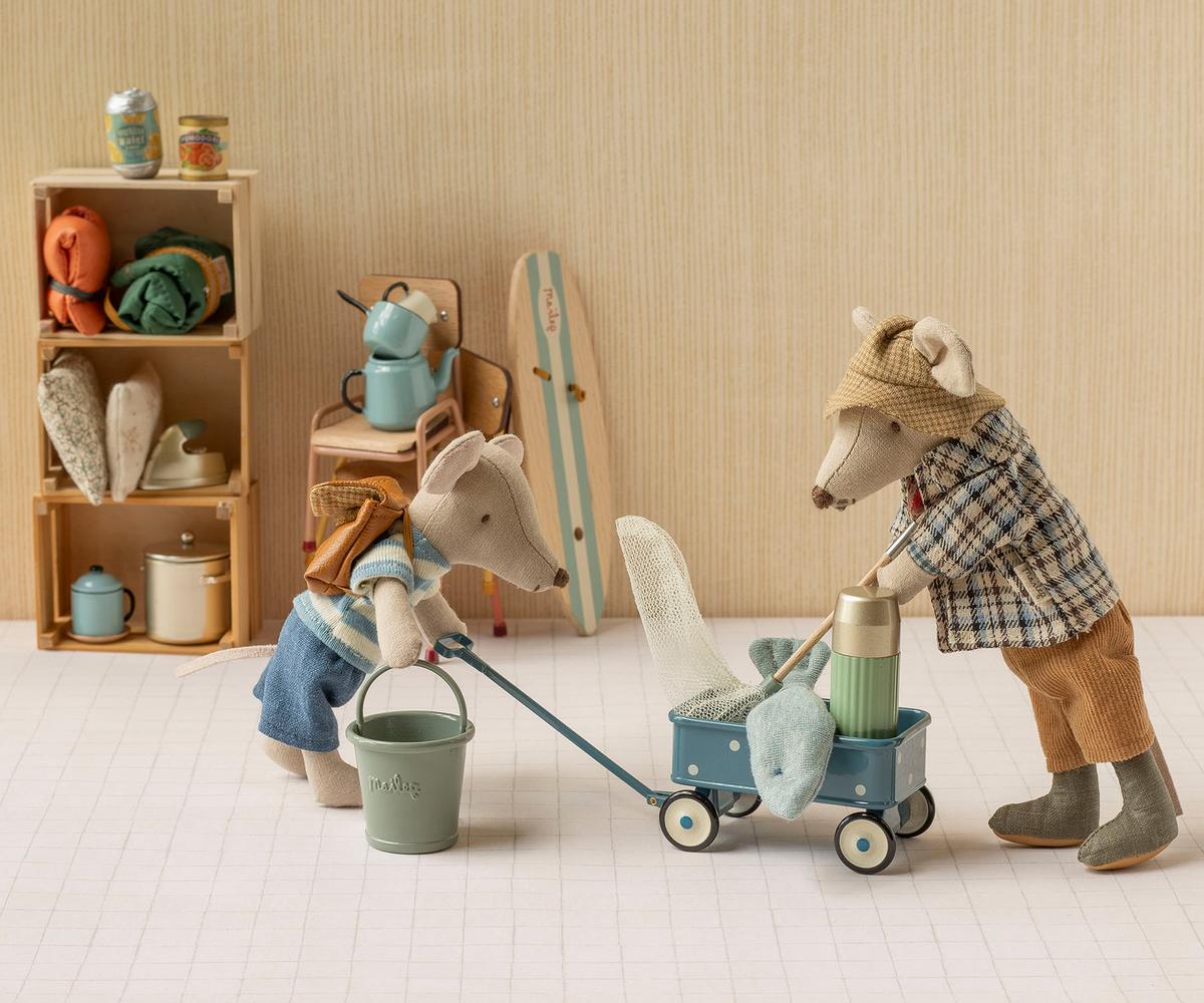 COLOURBOX72351143