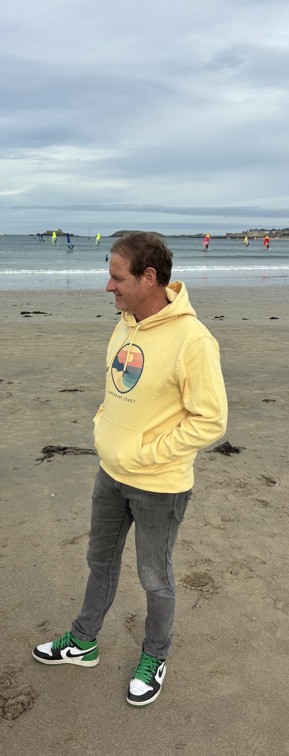 sweat adulte jaune coucher de soleil emeraude coast 1-compressed