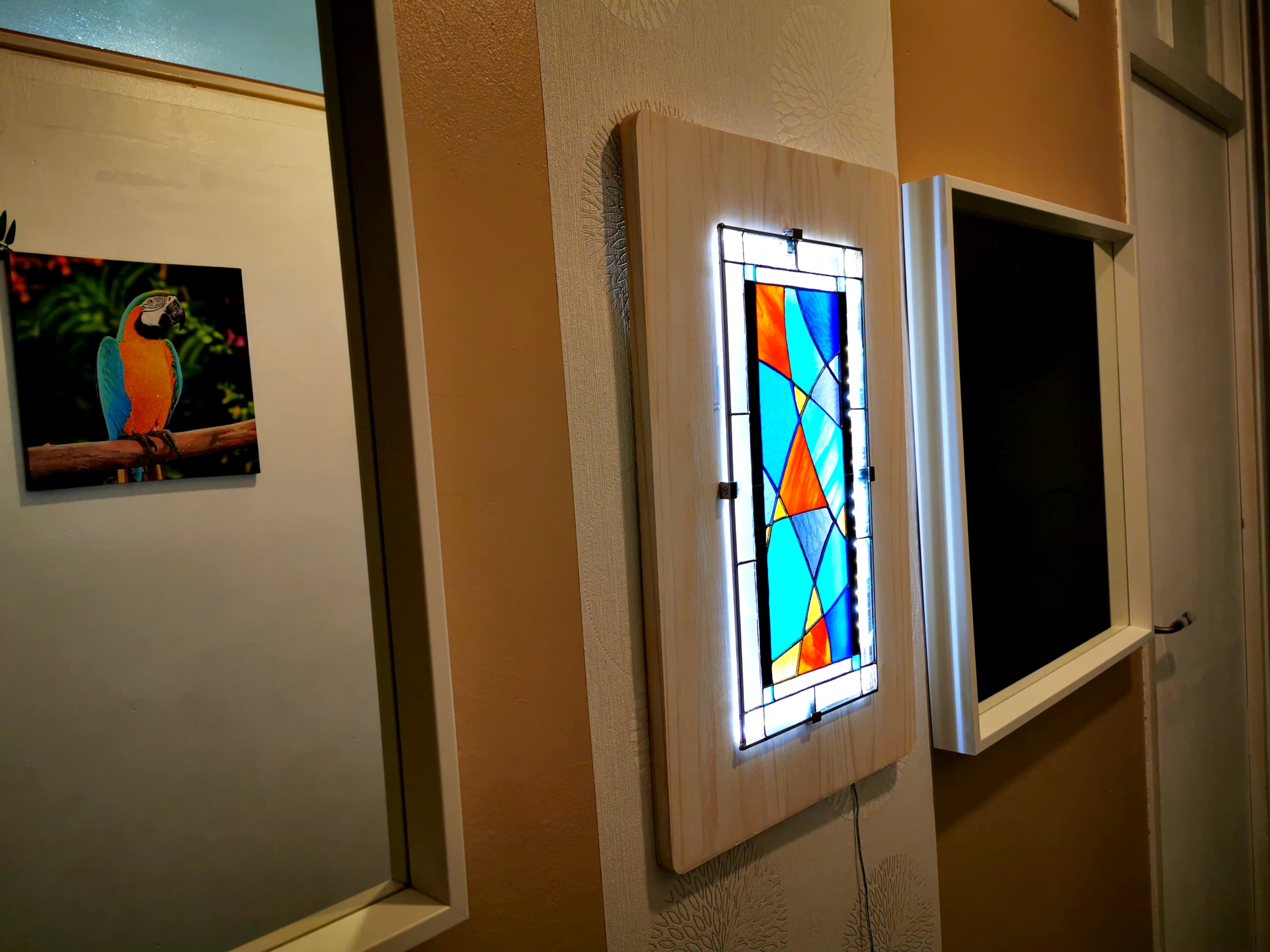 Création panneau vitrail sur bois et lumière LED, pour une décoration originale FOKC100d_360€