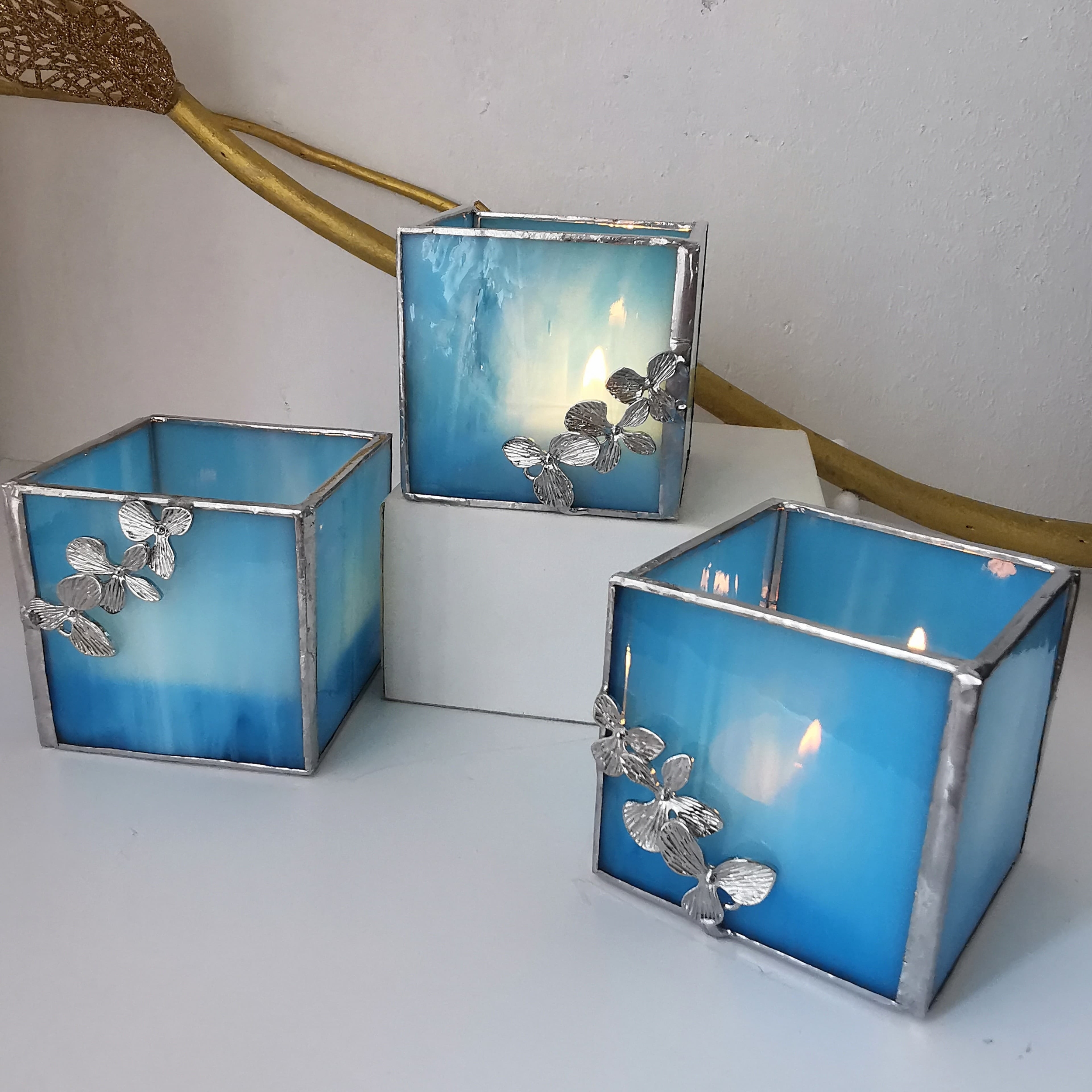 Photophore vitrail bleu fleurs métal FOKC279b_30€