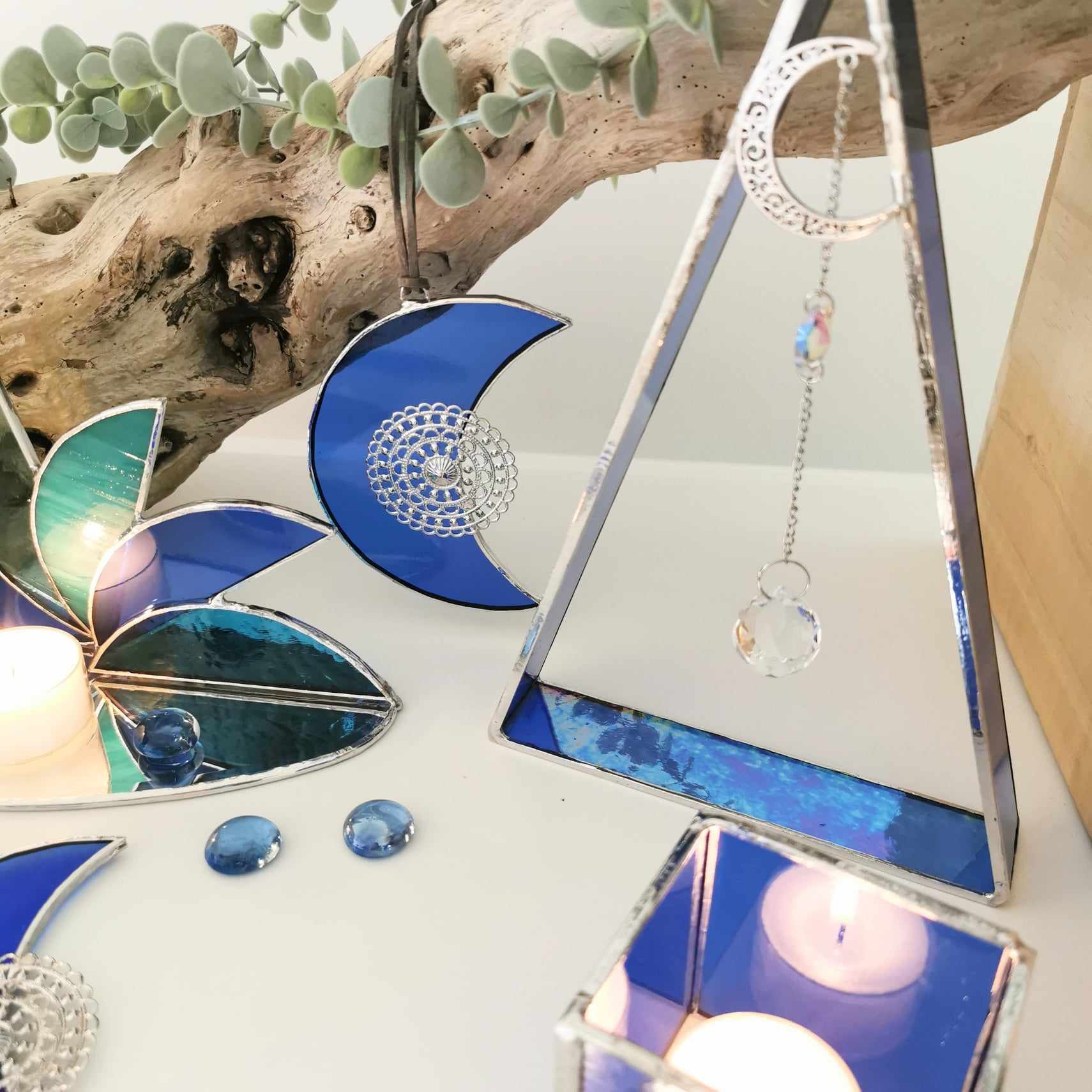 SPIRIT triangle en verre bleu et lune métal FOKC479e_60€