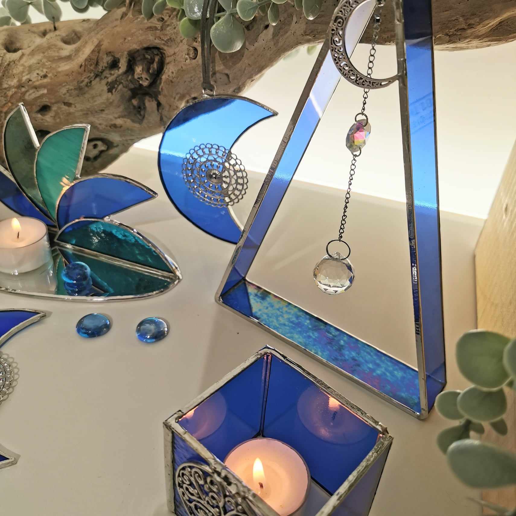 SPIRIT triangle en verre bleu et lune métal FOKC479b_60€