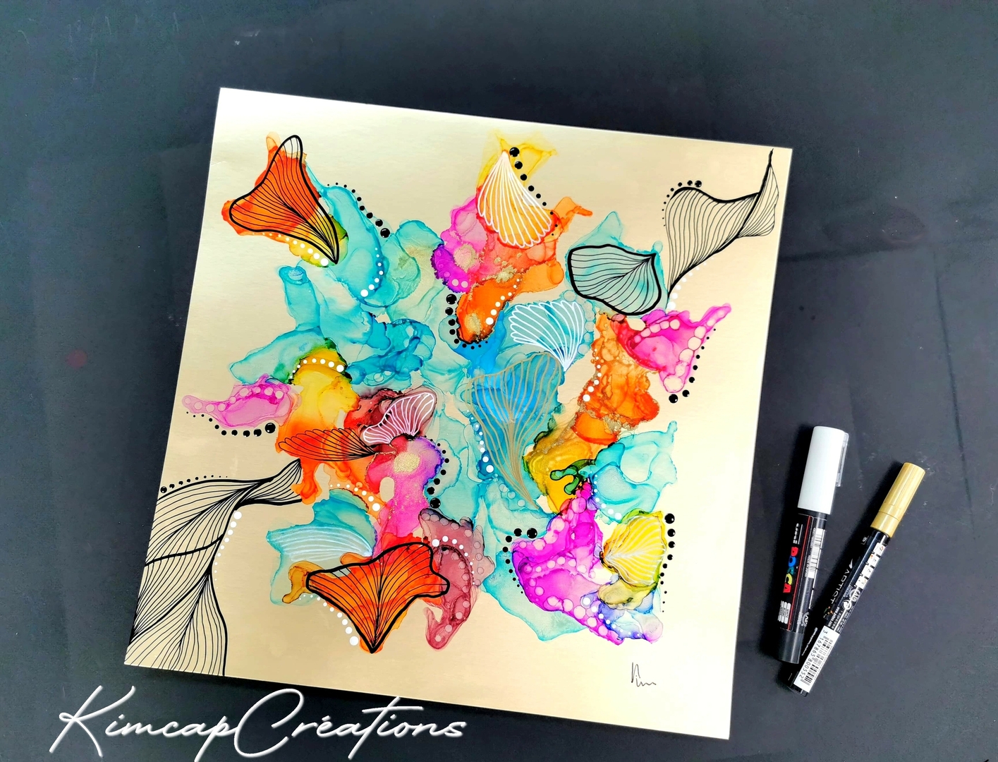  Dessin  abstrait  multicolore fond  dor  mat  encadrer pour 