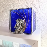 Photophore en verre bleu vitrail et cheval métal FOKC271d_30€