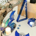 SPIRIT triangle en verre bleu et lune métal FOKC479d_60€