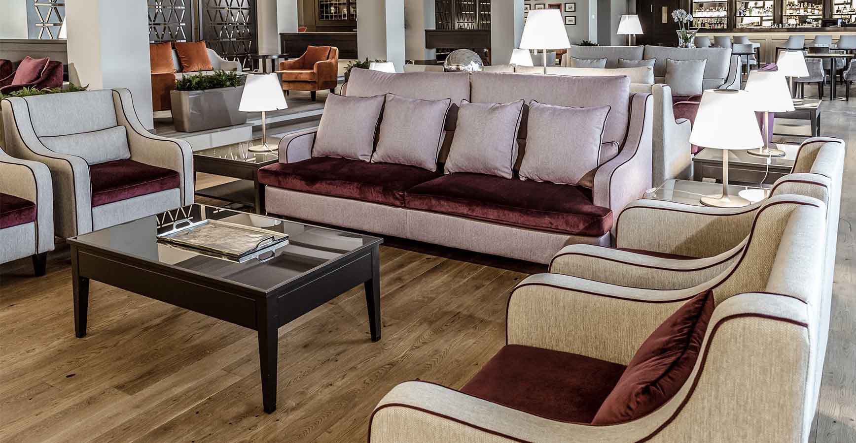 Canapé 3 places RICHARD avec coussins pour hôtel &amp; spa 206cm