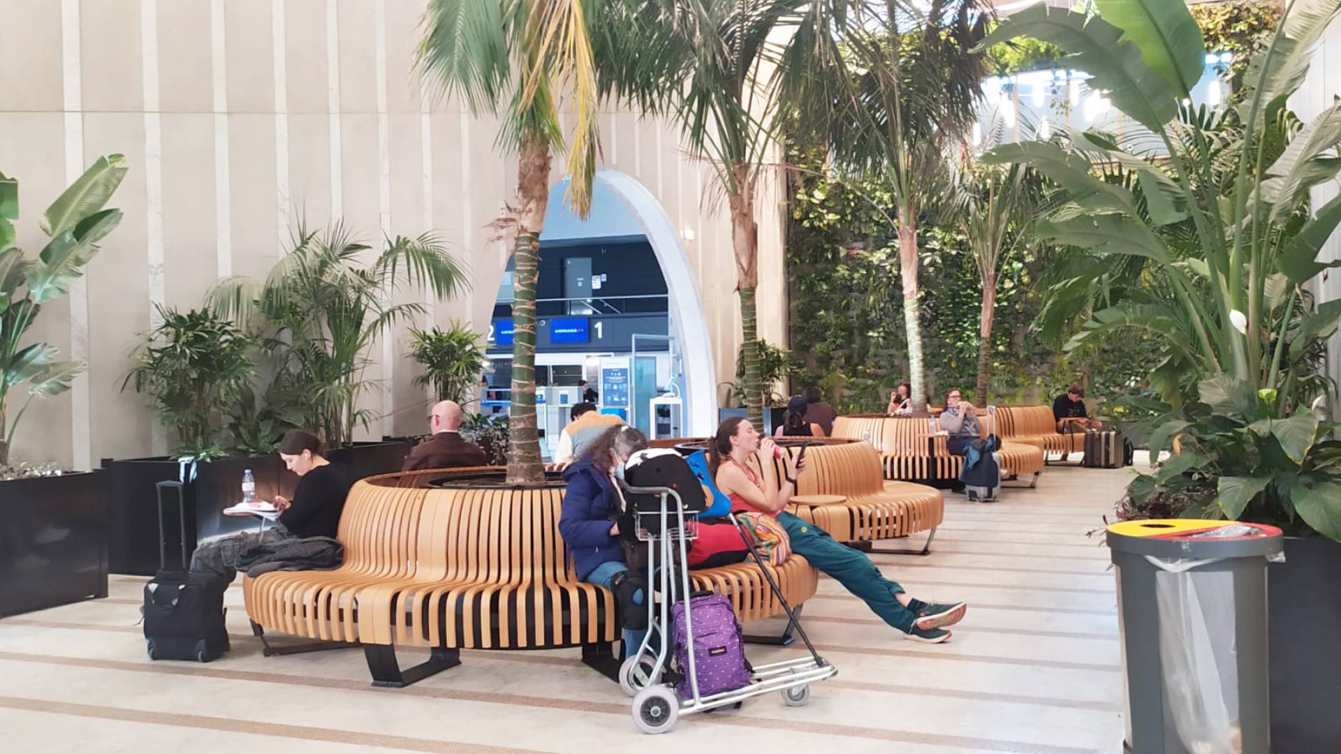 aeroport de montpellier design biophilique