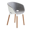 Fauteuil DIAMS tapissé avec coque gaufrée et pieds bois scandinave