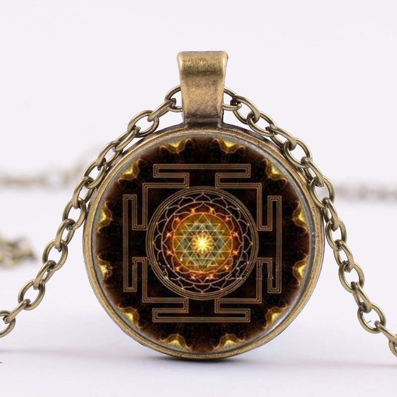 1.Pendentif indien magie yantra talisman amulette