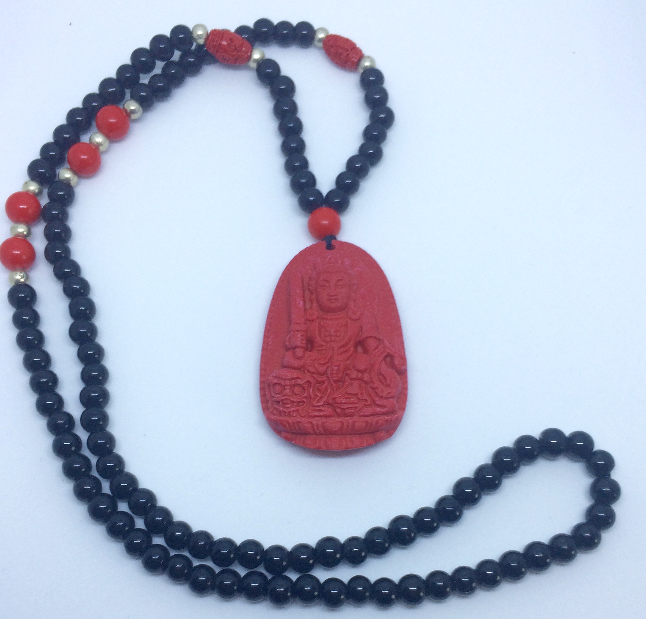 4.amulette-pendentif-cinabre-rouge-magie-bouddha-journaliste