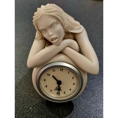 Manara - statuette horloge monochrome "Le modèle"