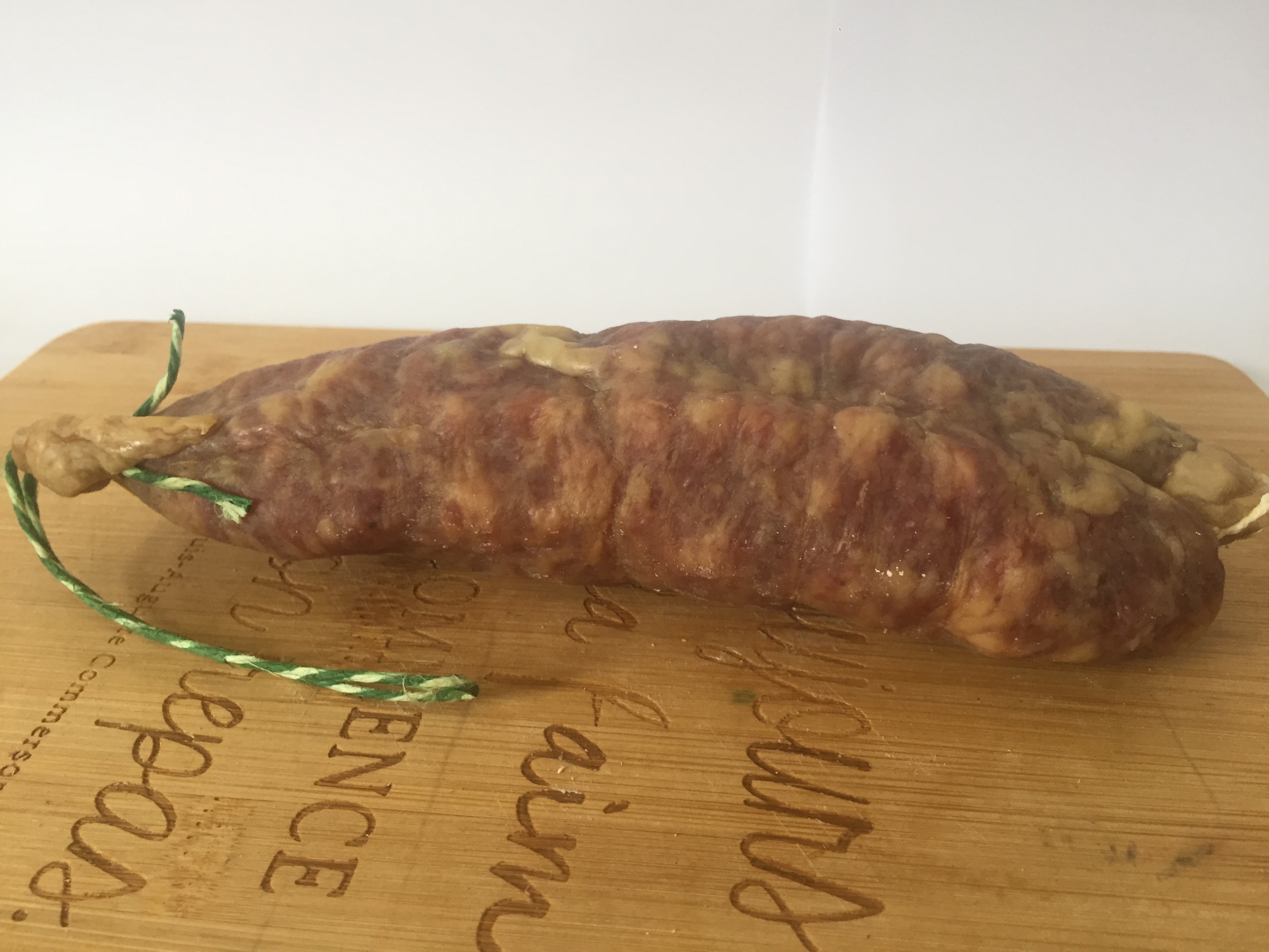 Saucisson artisanal de porc du pays basque au jambon de Bayonne