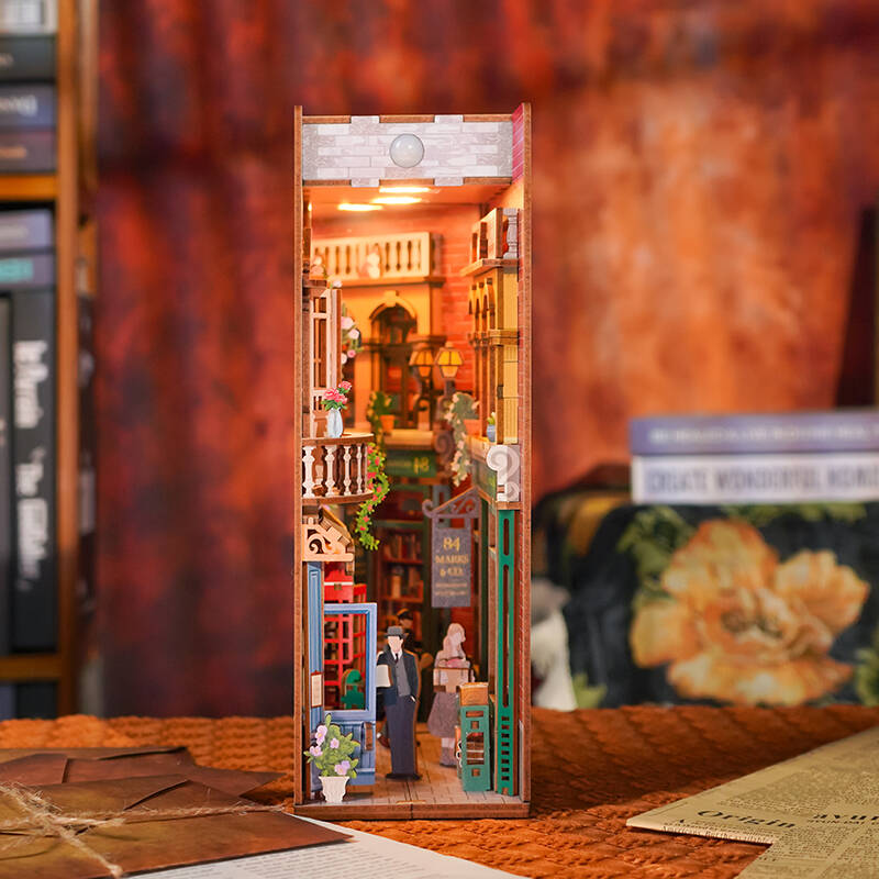 Model-3D-LED-Book-Nook-84-Charing-Cross (9)