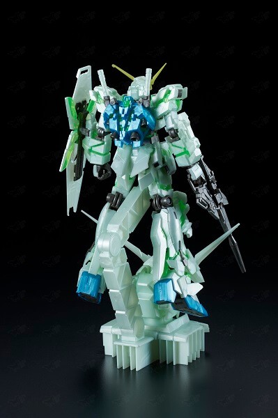 1-144_hguc_unicorn_gundam_destroy_mode_with_1-48_head_display_base_final_battle_ver_2