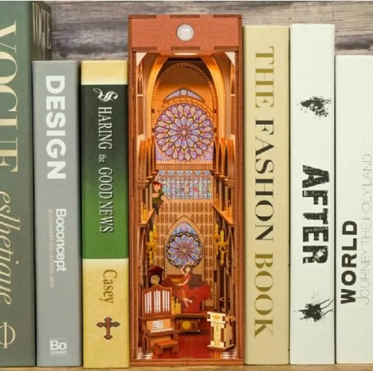 Model-3D-LED-Book-Nook-Notre Dame de Paris (4)