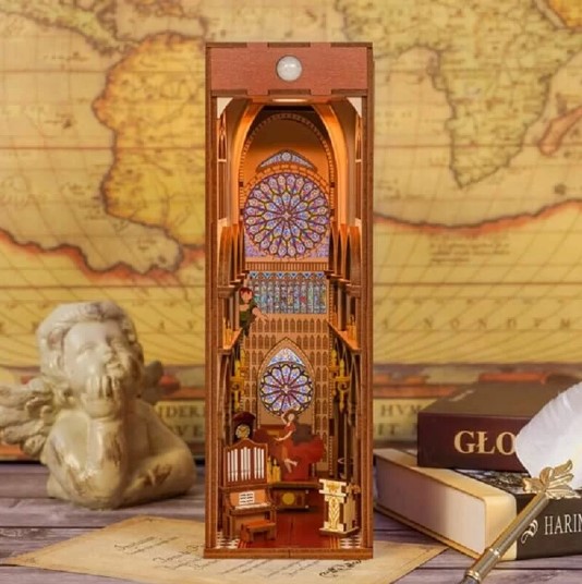 Model-3D-LED-Book-Nook-Notre Dame de Paris (2)