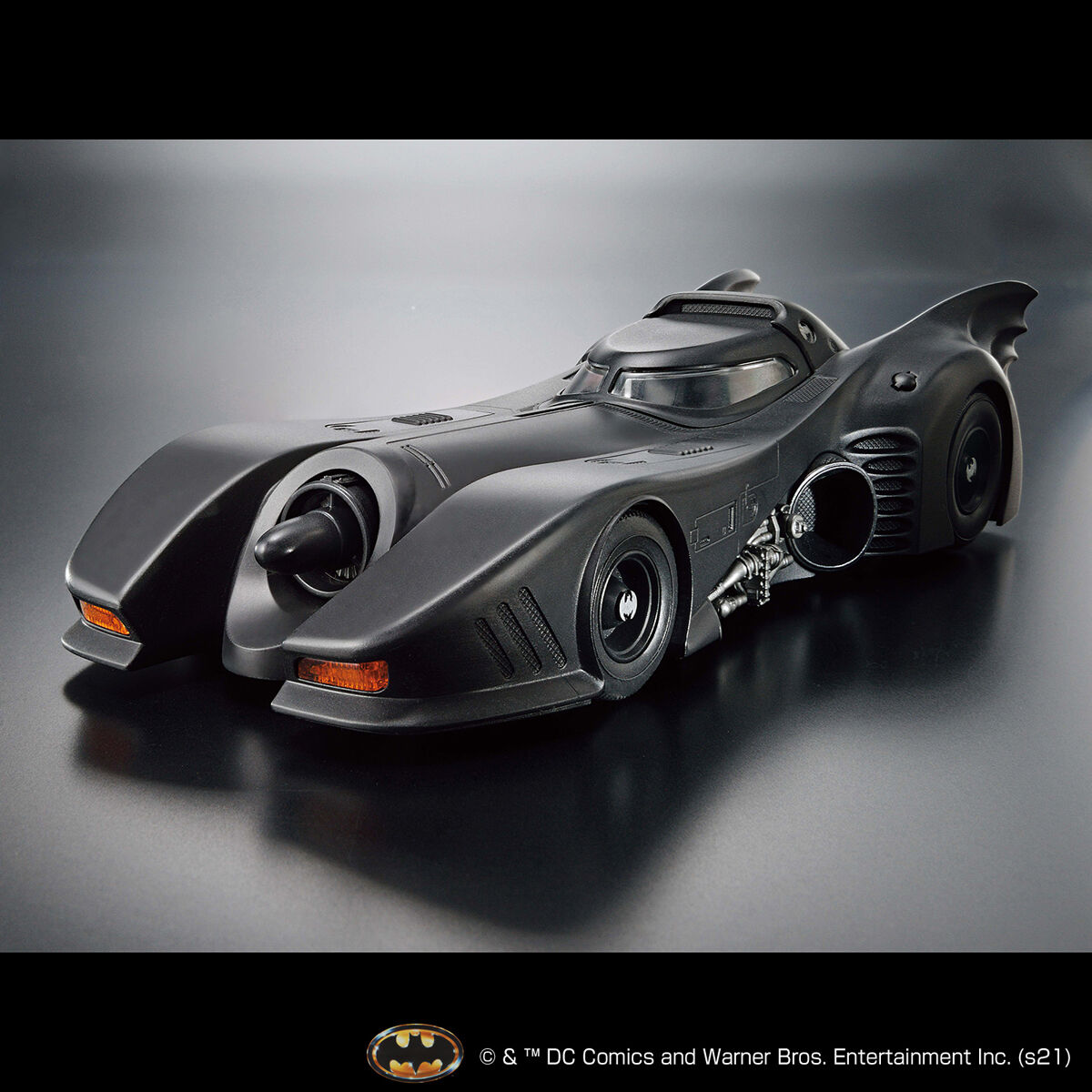 1-35-batmobile_batman_ver-6