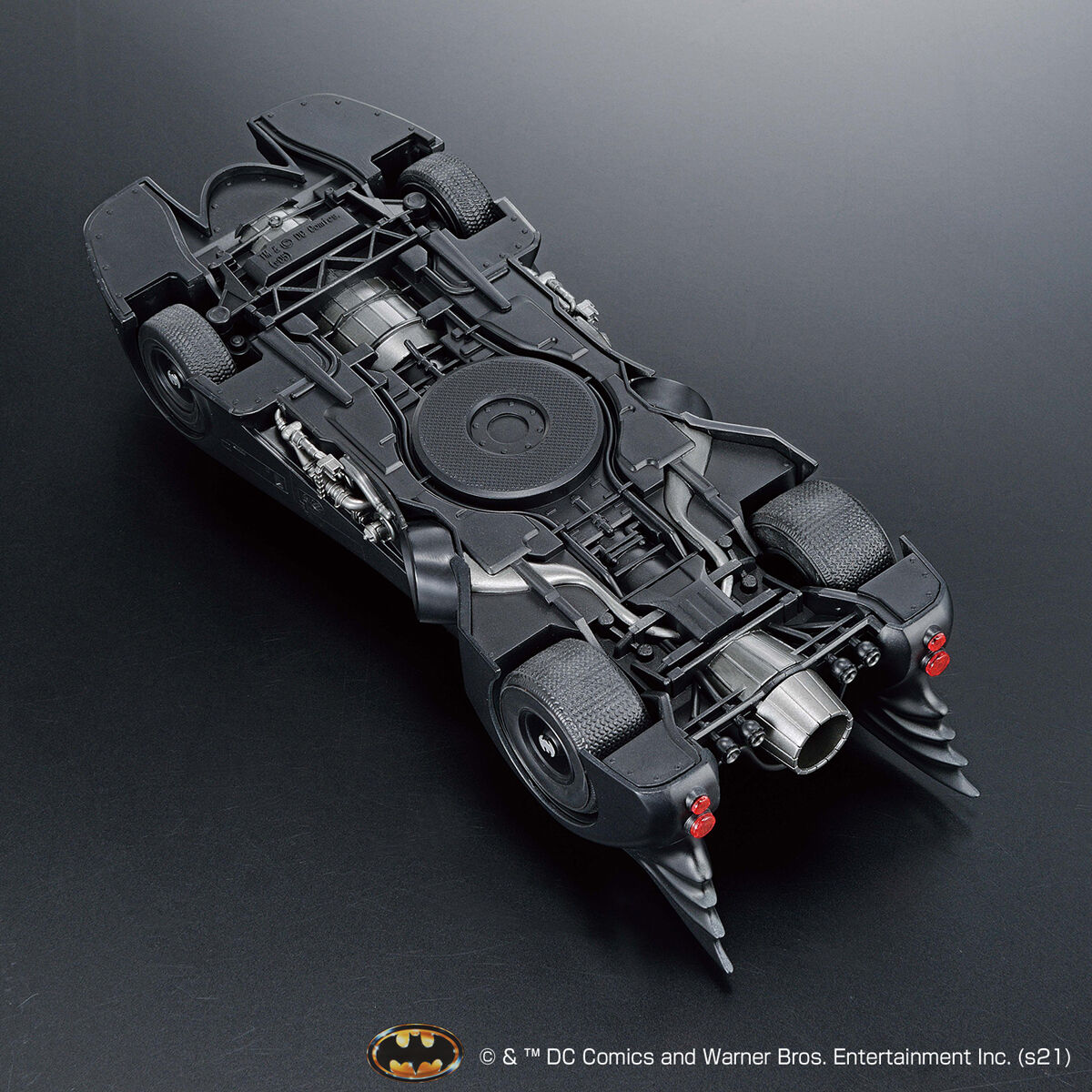 1-35-batmobile_batman_ver-9
