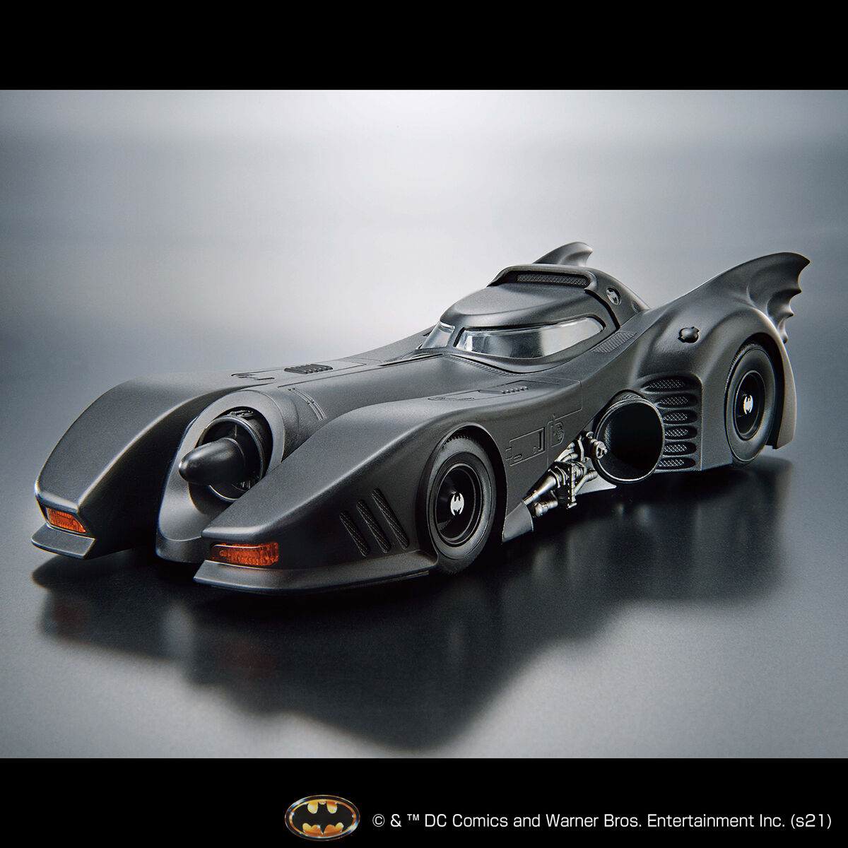1-35-batmobile_batman_ver-1