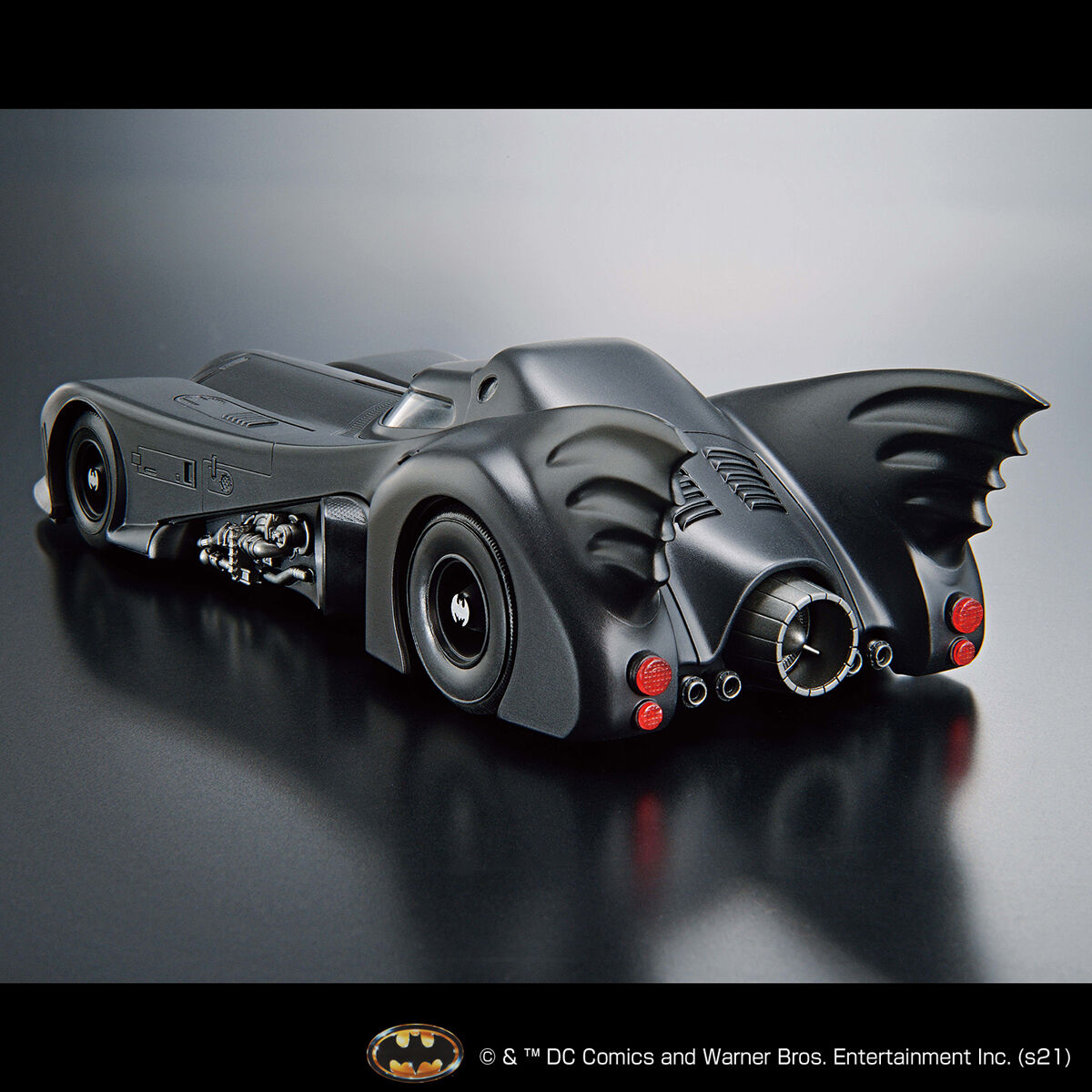 1-35-batmobile_batman_ver-2