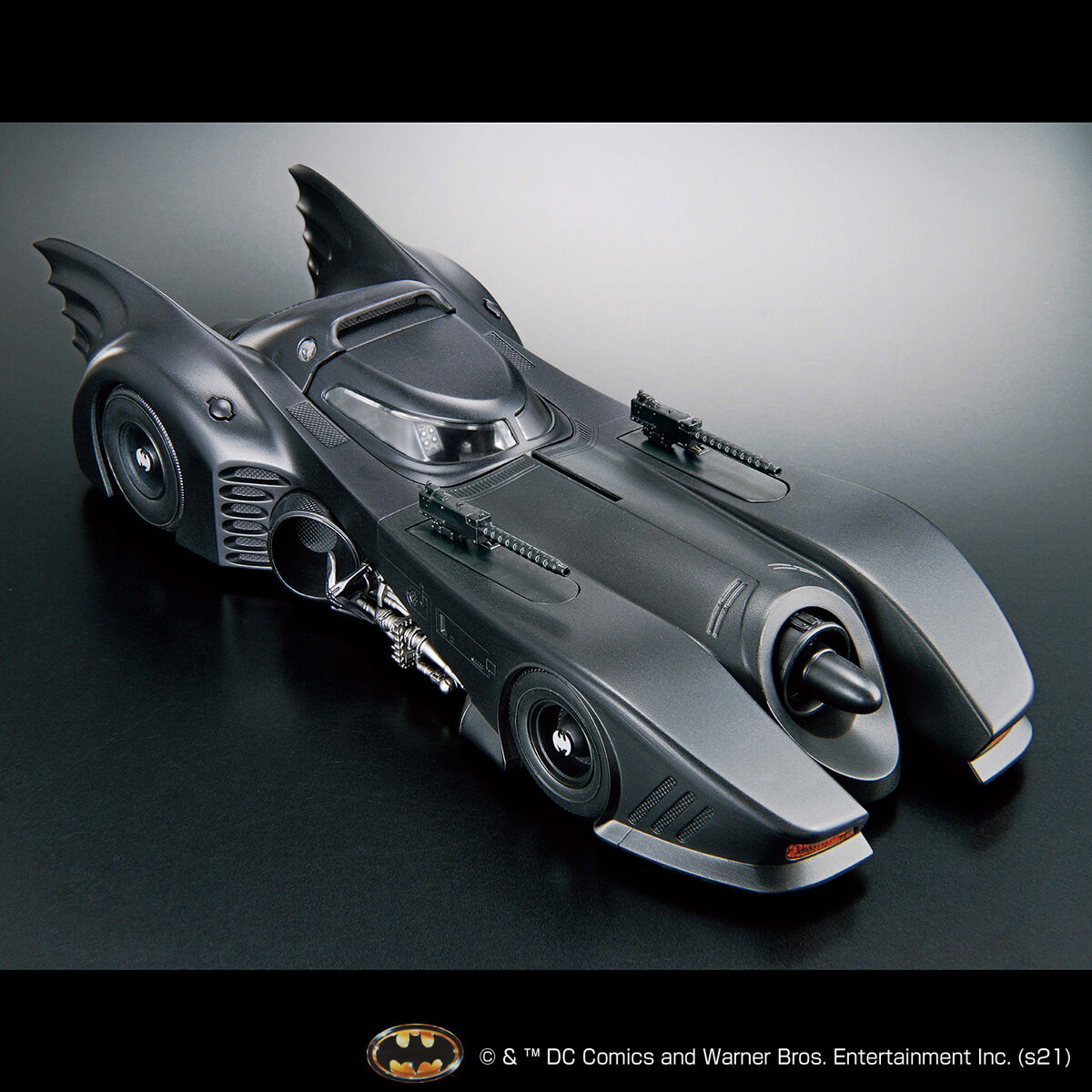 1-35-batmobile_batman_ver-3