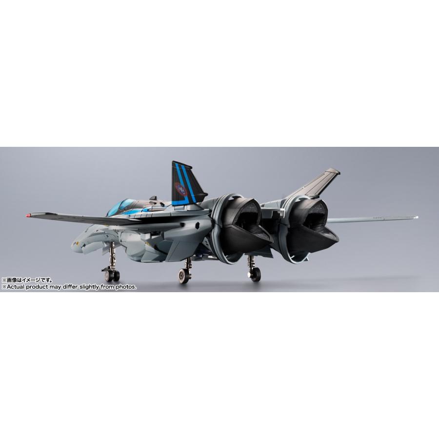 macross-topgun-maverick-figurine-vf-25-messiah-valkyrie-top-gun-maverick-ver-dx-chogokin (6)