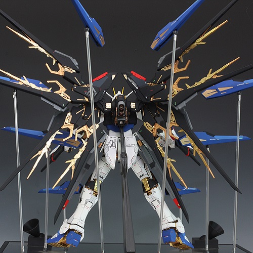 MG-Strike-Freedom-Gundam-Full-Burst-Mode2