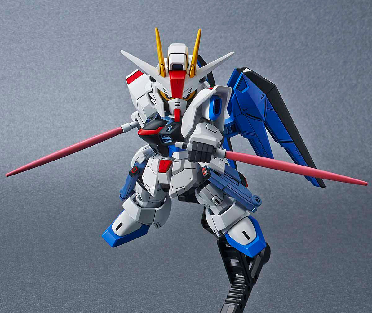 BANDAI GUNPLA Cross Silhouette Freedom Gundam d vue promotionnelle
