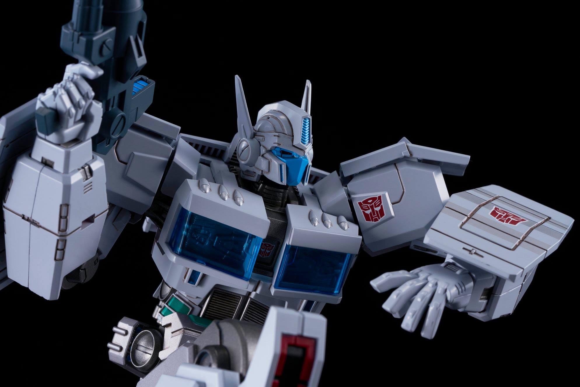 flame_toys-ultra_magnus_idw-5