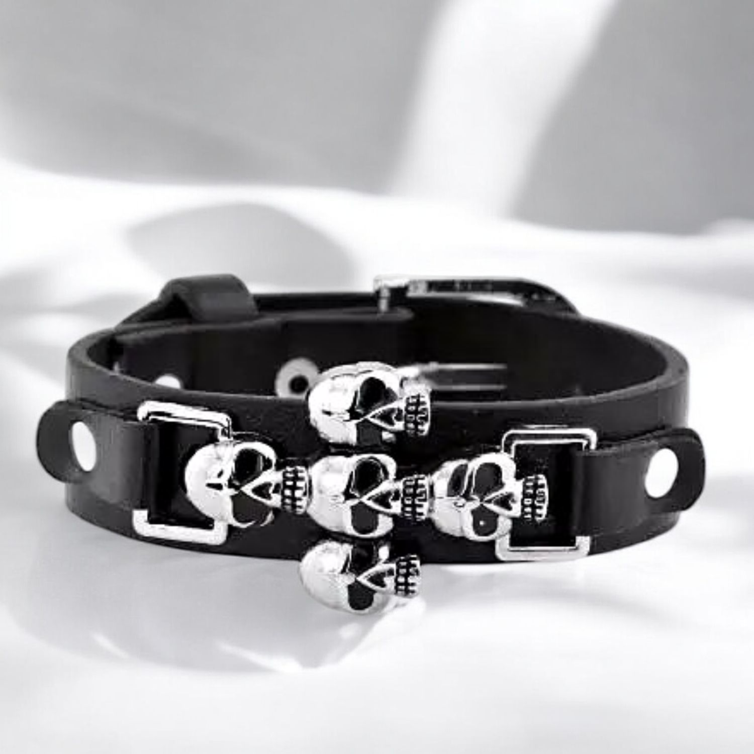 Taille 16 à 19 cm  Matière cuir et acier inoxydable