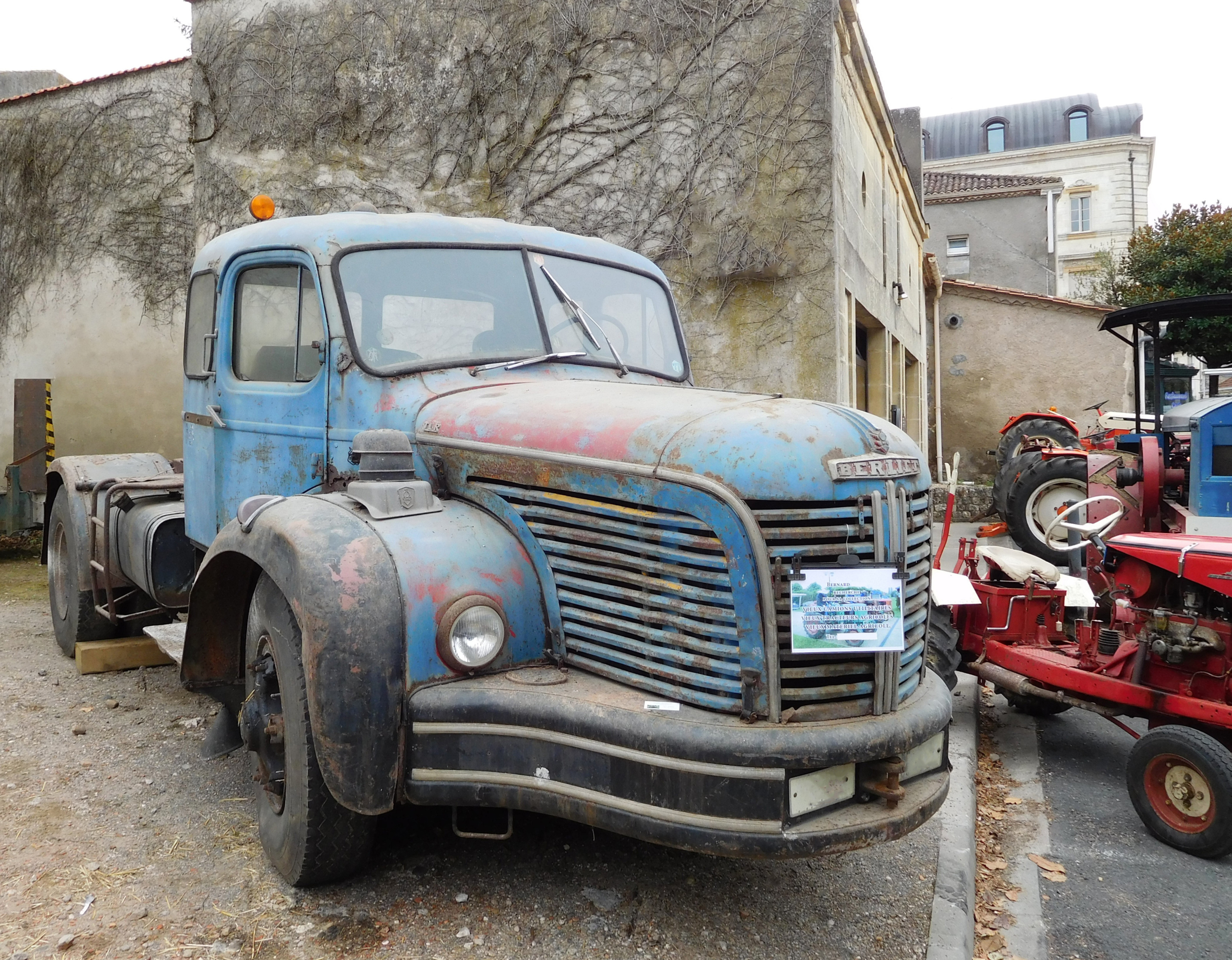 Berliet rusty truck A