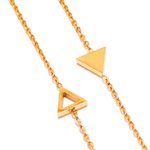 sautoir en acier doré avec des motifs triangles plein ou ajourés