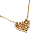 Collier avec un coeur formé de plusieurs perles dorés