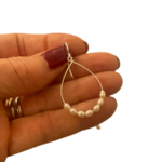 Boucles doreilles goutte perles blanches sans titre