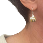 Boucles doreilles nacre argent marron rondesesign sans titre